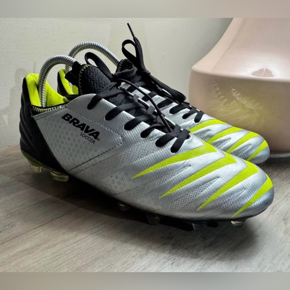 Brava Soccer Super Goal Cleats Mens Sz 8.5 Silver Yellow Black
